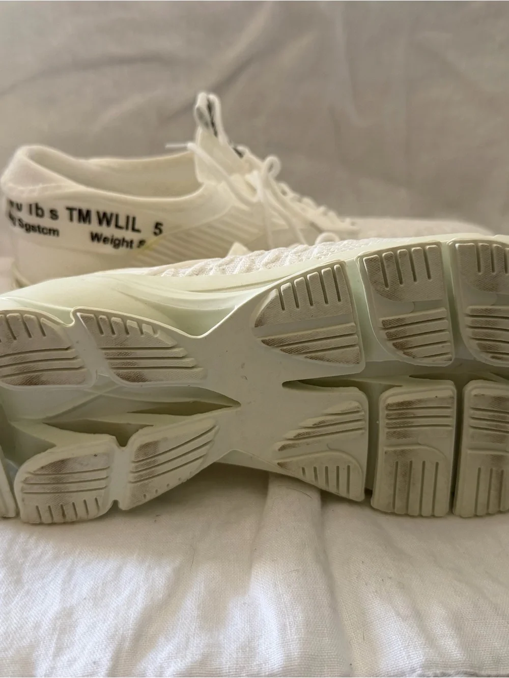 Men's White Knit Athletic Sneakers with Innovative Sculpted Midsole
